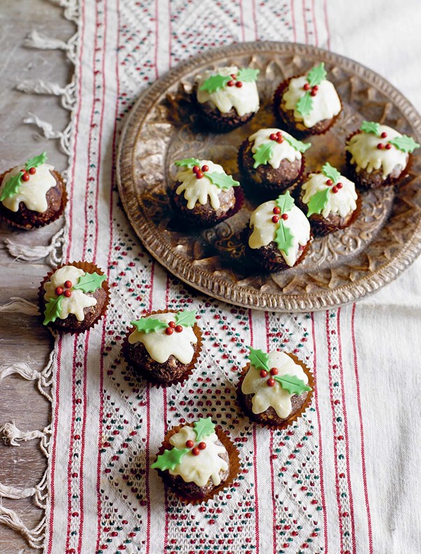 'Christmas pudding' no-bake cakes