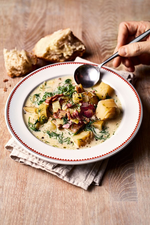 Chunky bacon, leek & potato soup