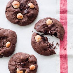 Chunky chocolate & macadamia biscuits