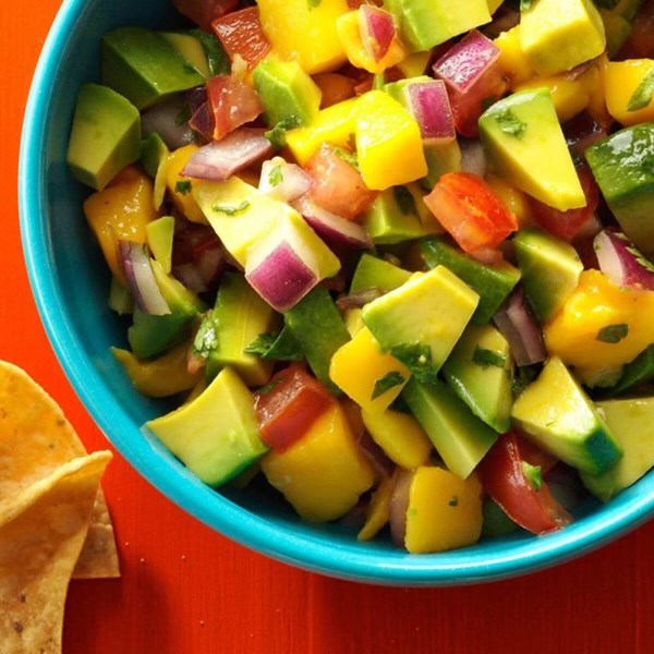 Chunky mango guacamole