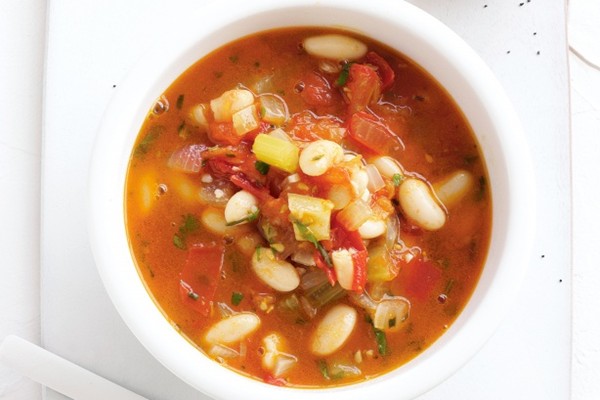 Chunky tomato, celery & bean soup