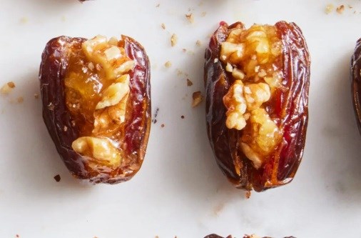 Chutney-walnut stuffed dates 