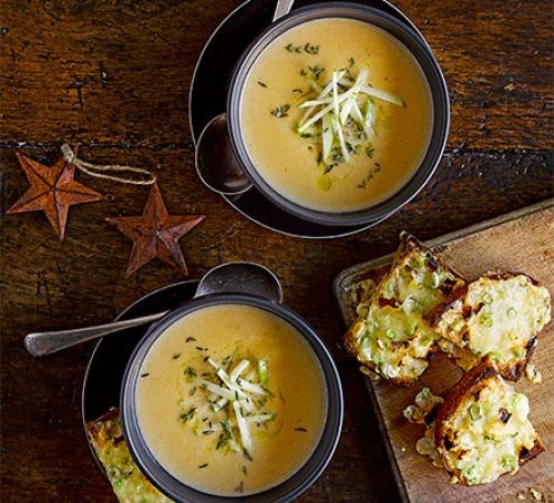 Cider & onion soup with cheese & apple toasts