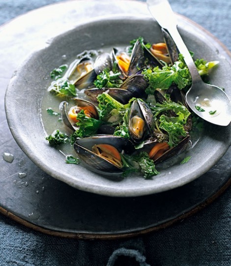 Cider-cooked mussels with kale