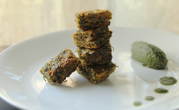 Cilantro fritters (Kothimbir vadi)