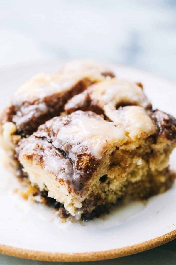 Cinnabon cinnamon roll cake