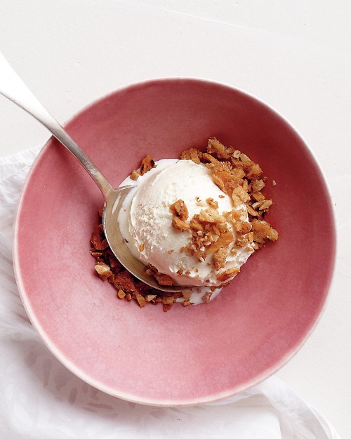 Cinnamon-almond pita streusel