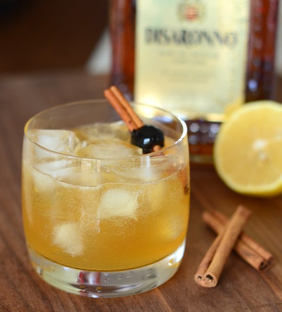 Cinnamon Amaretto sour