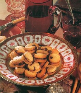 Cinnamon and chocolate chip biscuits