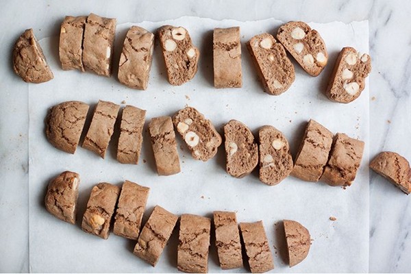 Cinnamon and hazelnut biscotti (Tozzetti ebraici)