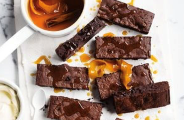 Cinnamon and raisin brownies with whisky syrup