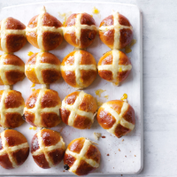 Cinnamon and raisin hot cross buns