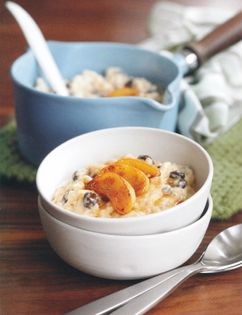 Cinnamon and raisin rice pudding with caramelized apples