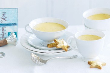 Cinnamon and vanilla blancmange with gold star biscuits