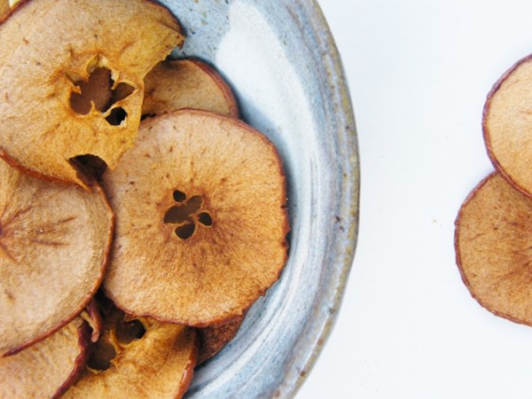 Cinnamon apple crisps