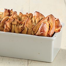 Cinnamon apple pull-apart bread