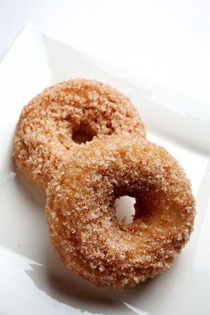 Cinnamon baked doughnuts