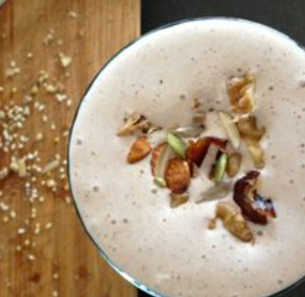 Cinnamon, banana & walnut smoothie