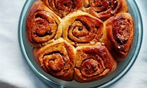 Cinnamon bun cake