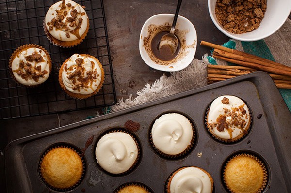 Cinnamon bun cupcakes