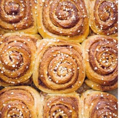 Cinnamon buns (White kanelbullar)