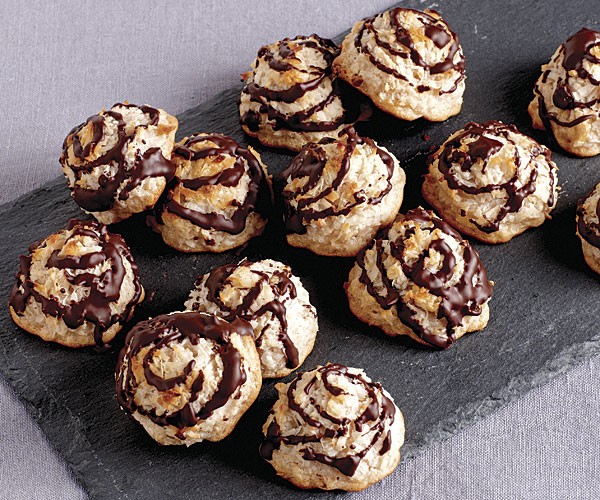 Cinnamon-chocolate-cayenne macaroons