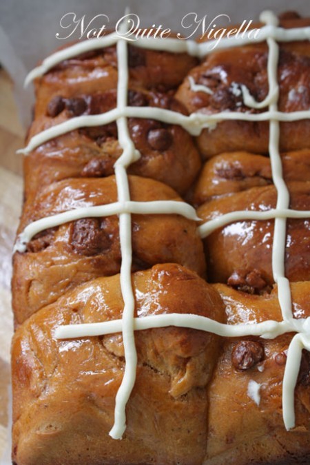 Cinnamon chocolate chip hot cross buns
