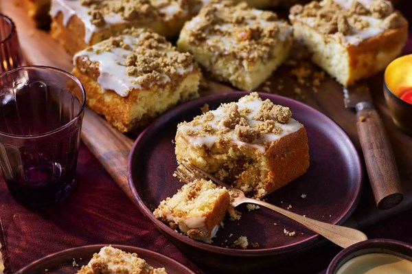 Cinnamon crumble cake