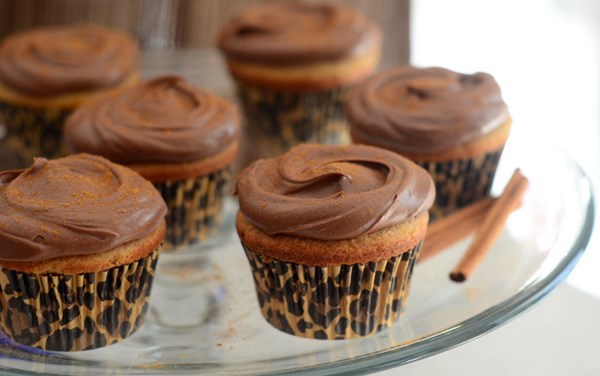 Cinnamon cupcakes with chocolate cinnamon frosting