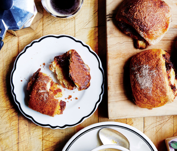 Cinnamon-date buns