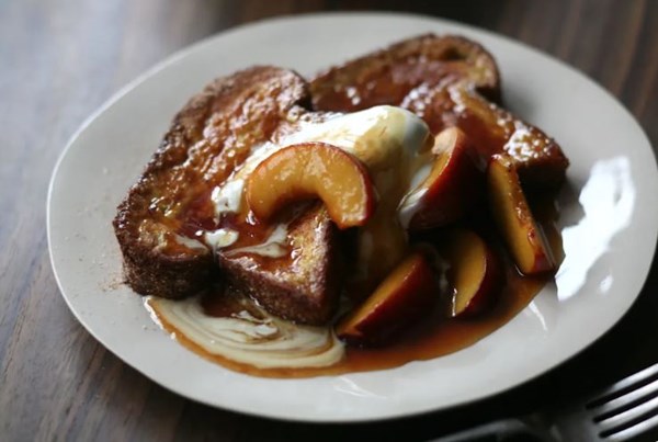 Cinnamon French toast with caramelized peaches