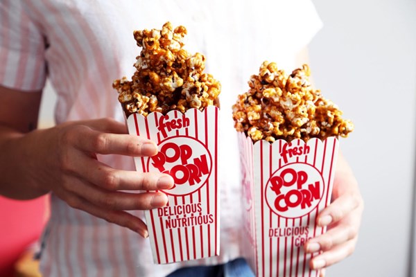 Cinnamon harissa caramel corn