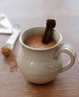 Cinnamon hot chocolate (Chocolate caliente con canela)