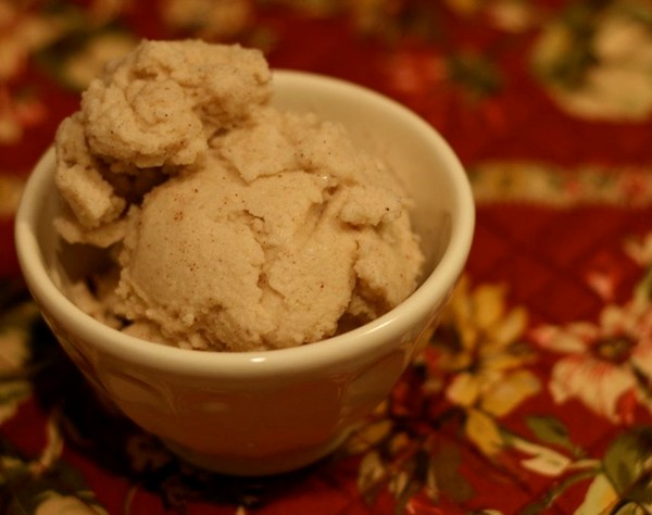 Cinnamon ice cream