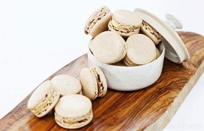 Cinnamon macarons