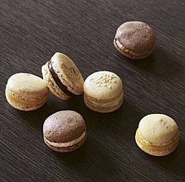 Cinnamon macarons