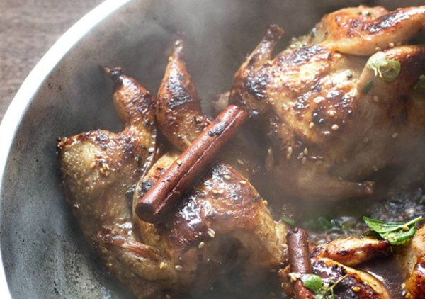 Cinnamon-marinated quail (Ferih)
