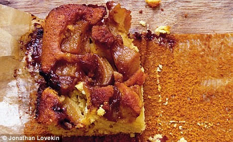 Cinnamon pear cake with vanilla fudge sauce