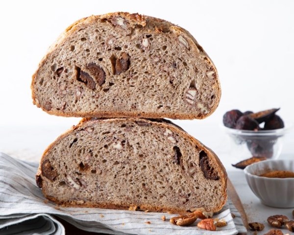 Cinnamon, pecan & dried fig dutch oven bread
