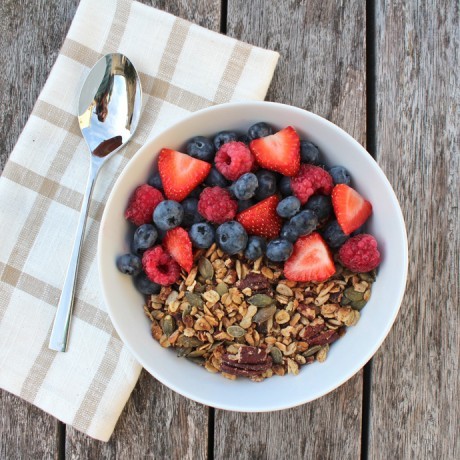 Cinnamon pecan granola