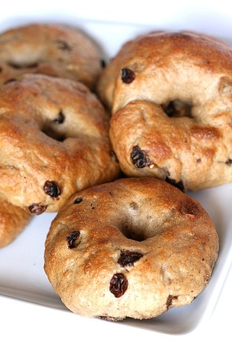Cinnamon raisin bagels