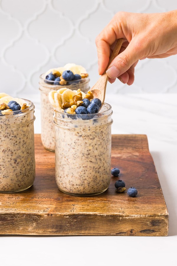 Cinnamon-raisin overnight oats