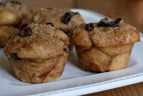 Cinnamon raisin pull-apart muffins