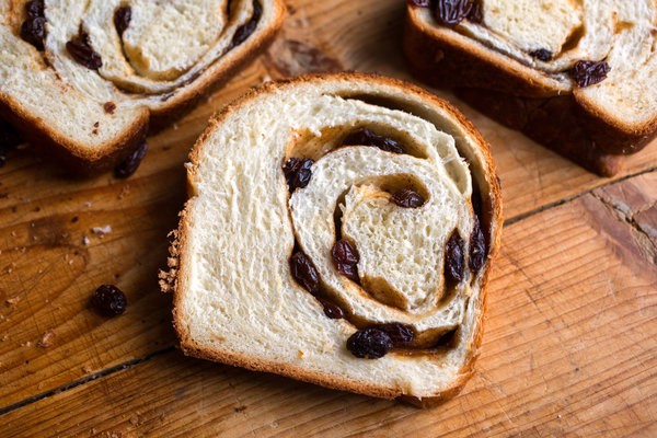 Cinnamon raisin swirl bread