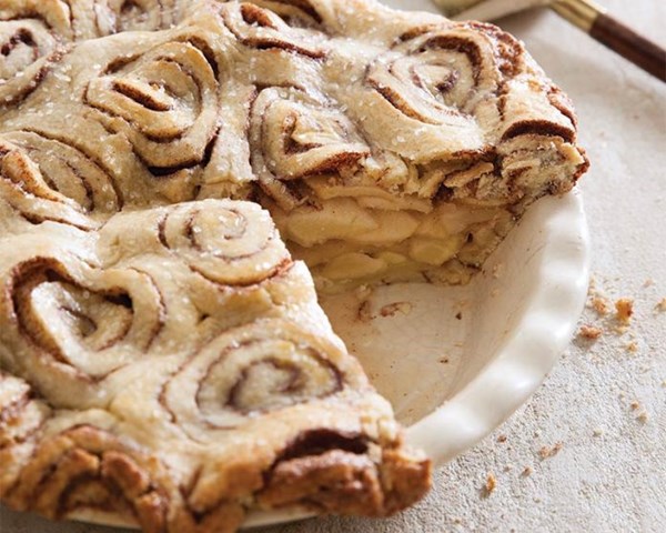 Cinnamon roll apple pie