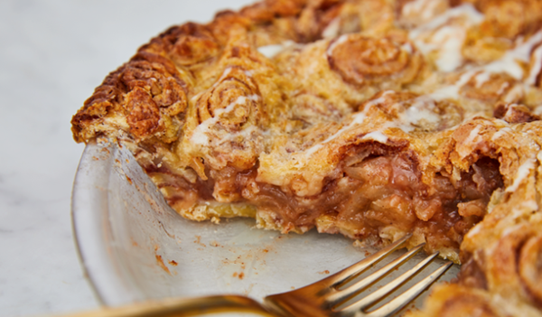 Cinnamon roll apple pie