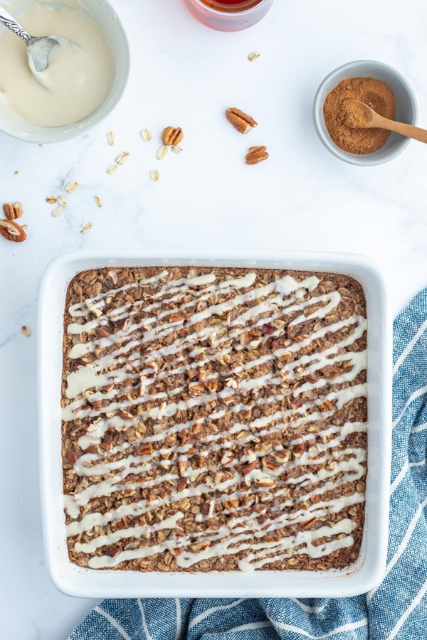 Cinnamon roll baked oatmeal
