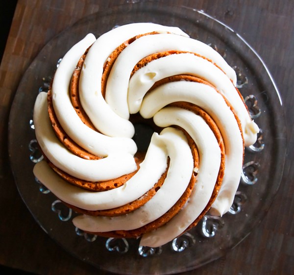 Cinnamon roll bundt cake