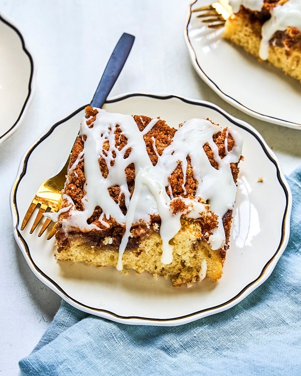 Cinnamon roll cake