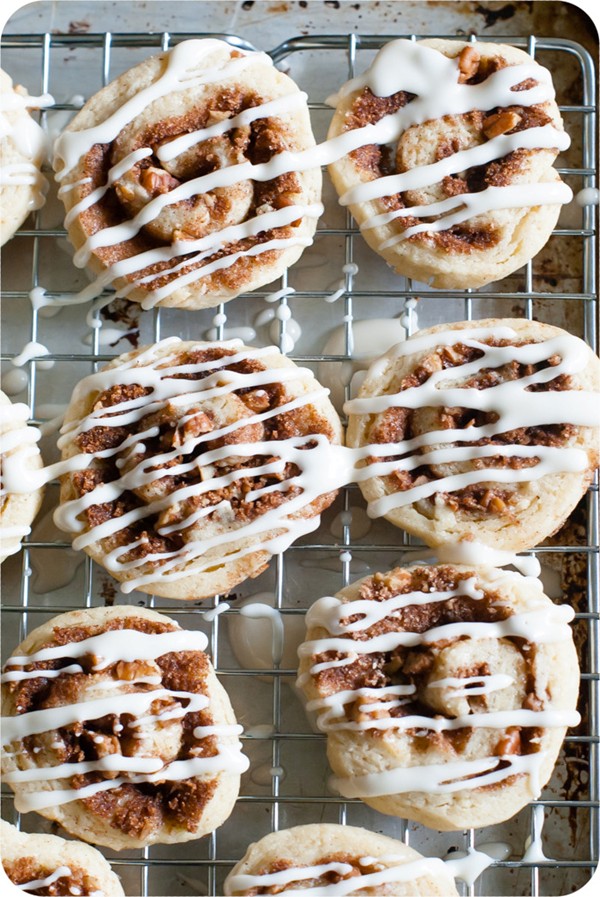 Cinnamon roll cookies